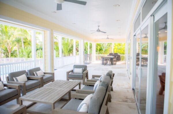 Island Palm Estate Shore Breeze - Image 14